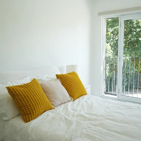 Elegant, Sunny House - 3 Bedrooms, 2 Bathrooms-3